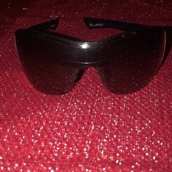 Gucci black Authentic Shield sunglasses black dark  lens  perfect like new - Picture 5 of 12